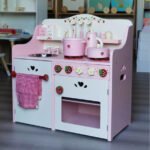 Wooden strawberry kitchen toy simulation playhouse set for children, simulating cooking, pink gift for toddlers